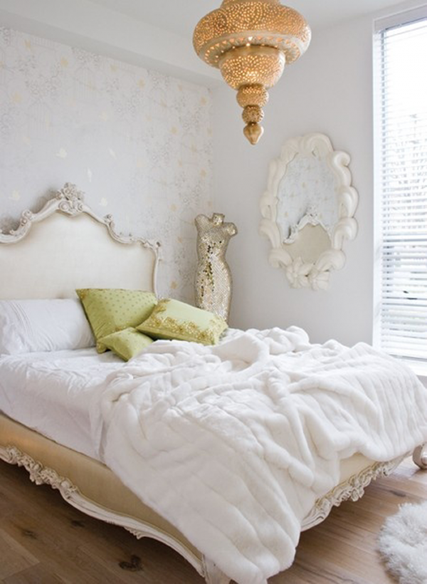 white bedding victorian bed
