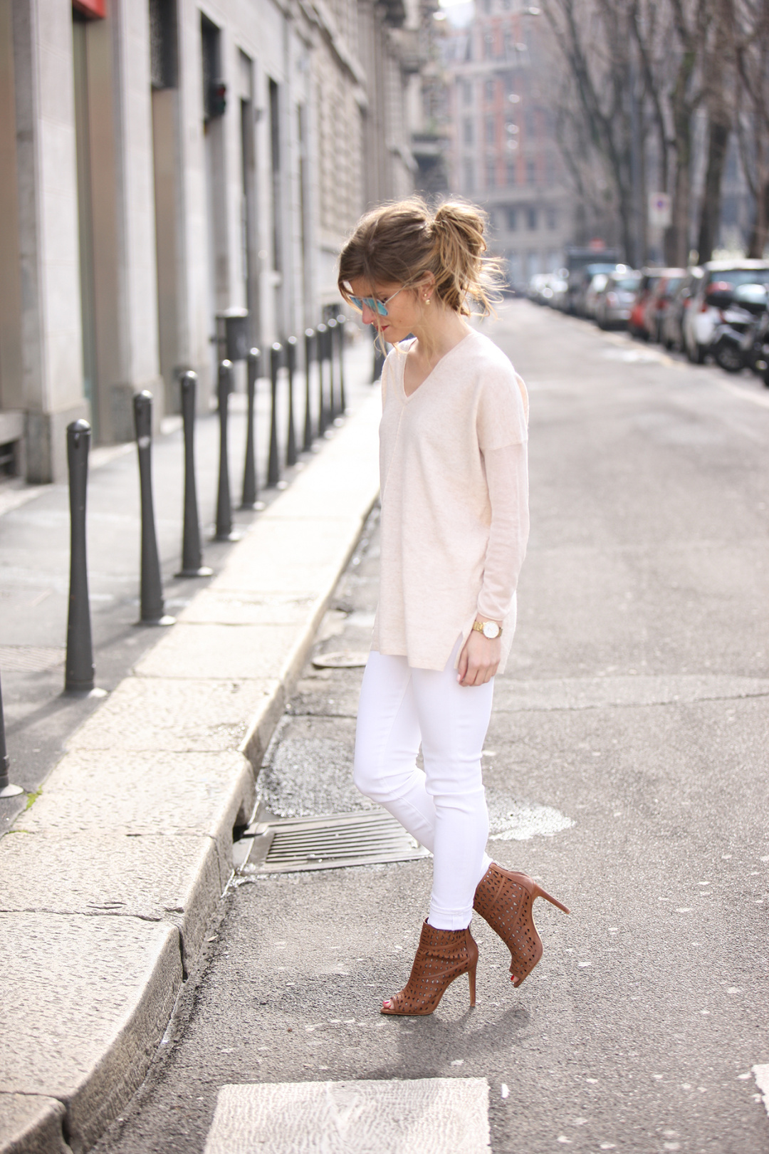 transitional fall look, spring outfit with white jeans, white jeans outfit, winter neutrals outfit, winter white outfit, wearing white after labor day, tone on tone outfit, white on white spring neutrals outfit