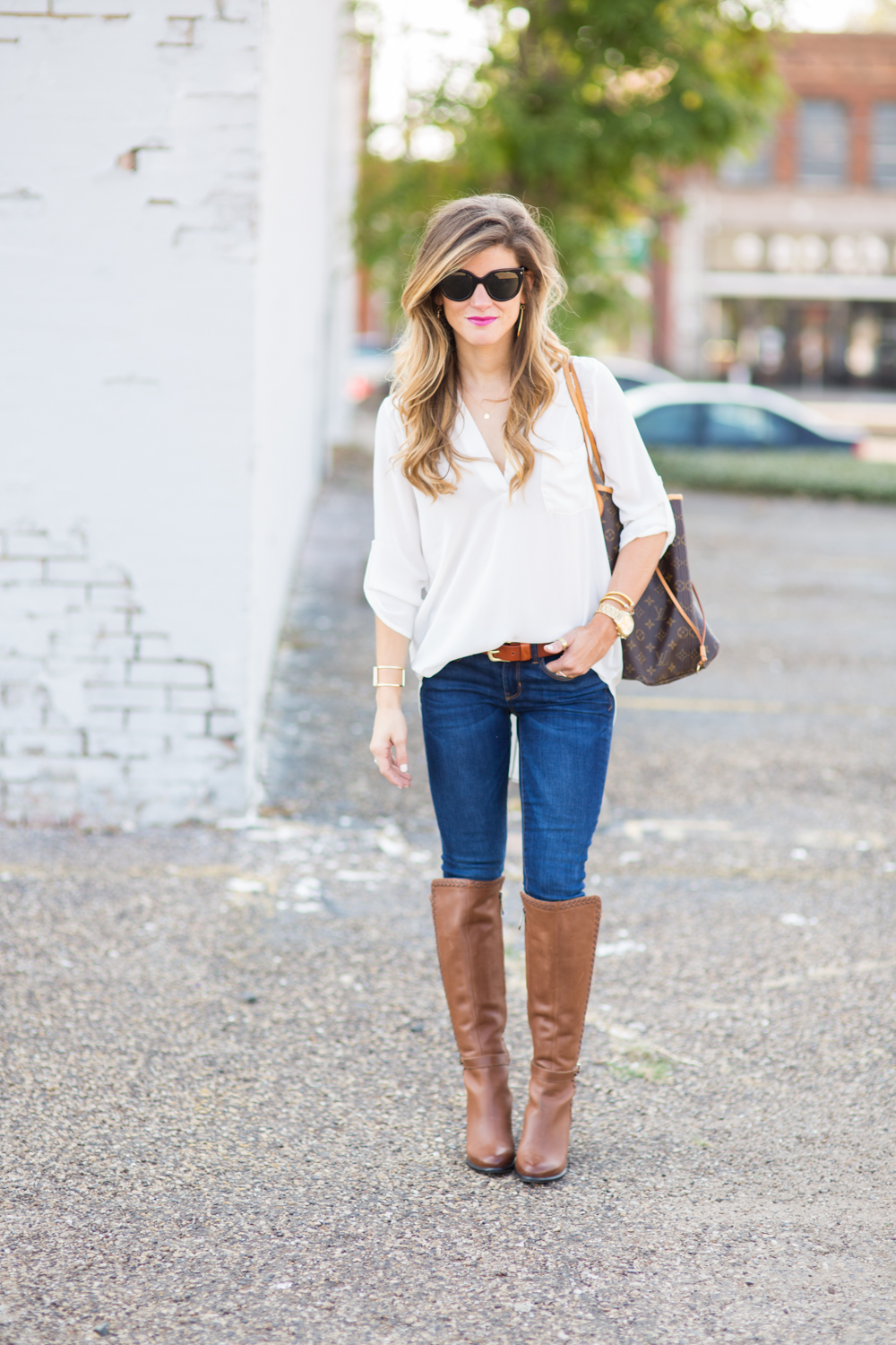brightontheday wearing white tunic outfit with front tuck and tall brown leather boots