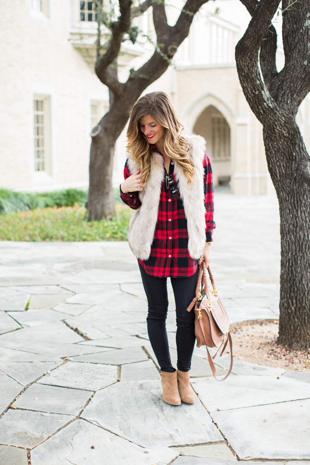 faux fur vest and plaid shirt fall outfit-26
