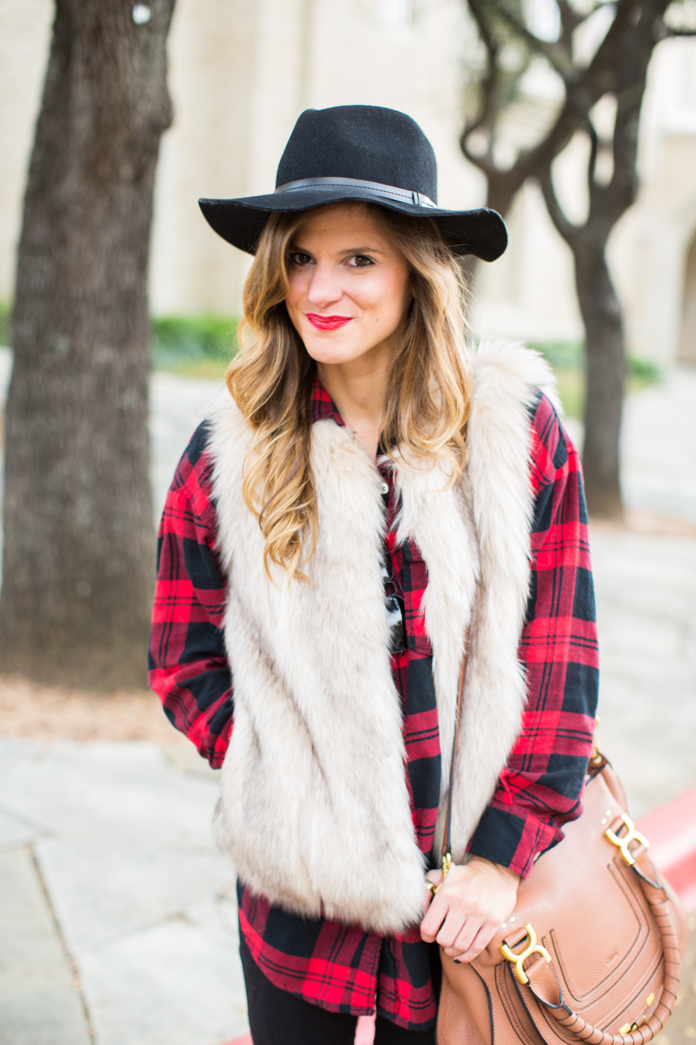 faux fur vest and plaid shirt fall outfit-41