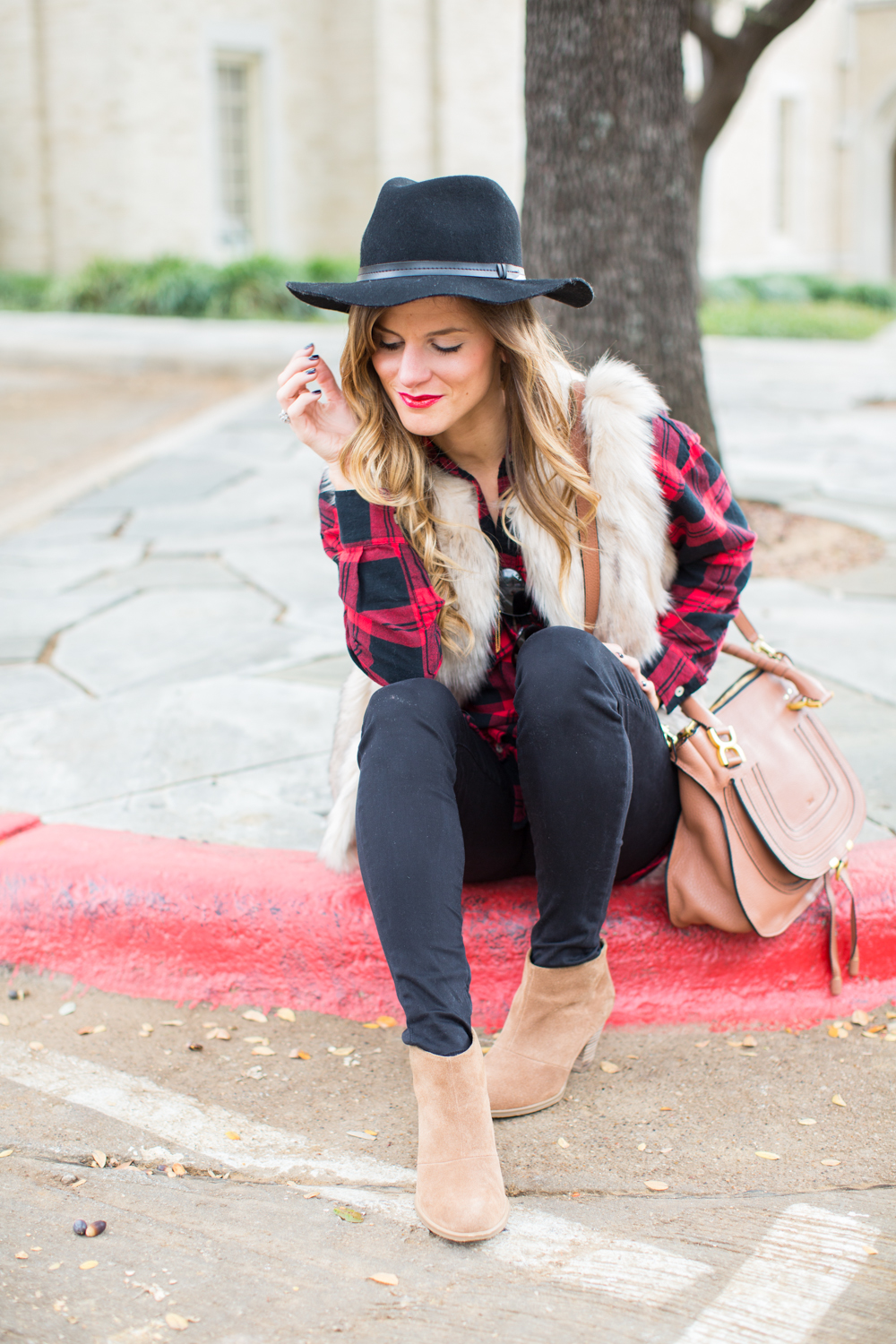 faux fur vest and plaid shirt fall outfit-49