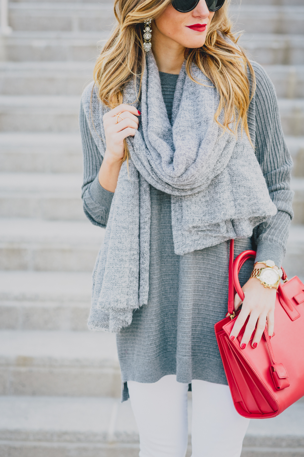 Oversized Grey Sweater + Grey Scarf + White Jeans + Red Pumps 17