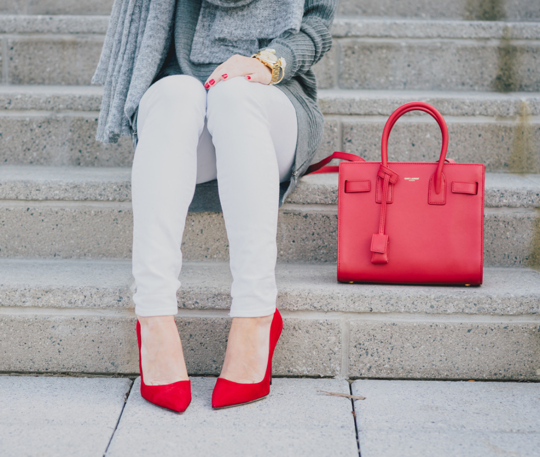 Oversized Grey Sweater + Grey Scarf + White Jeans + Red Pumps 18