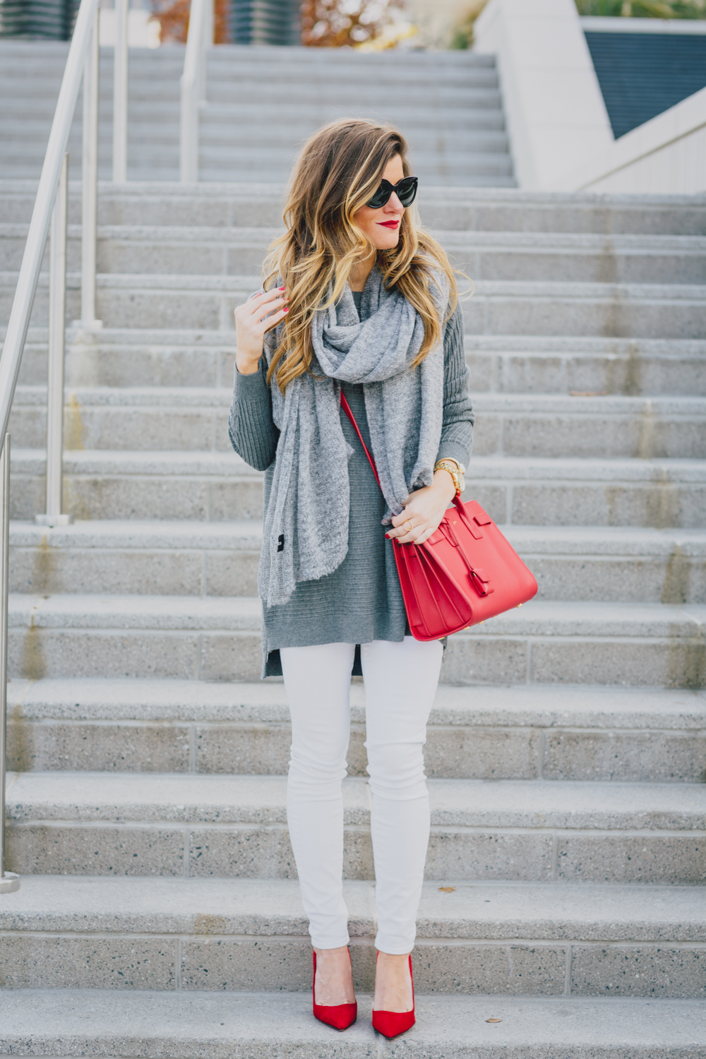 Oversized Grey Sweater + Grey Scarf + White Jeans + Red Pumps 2
