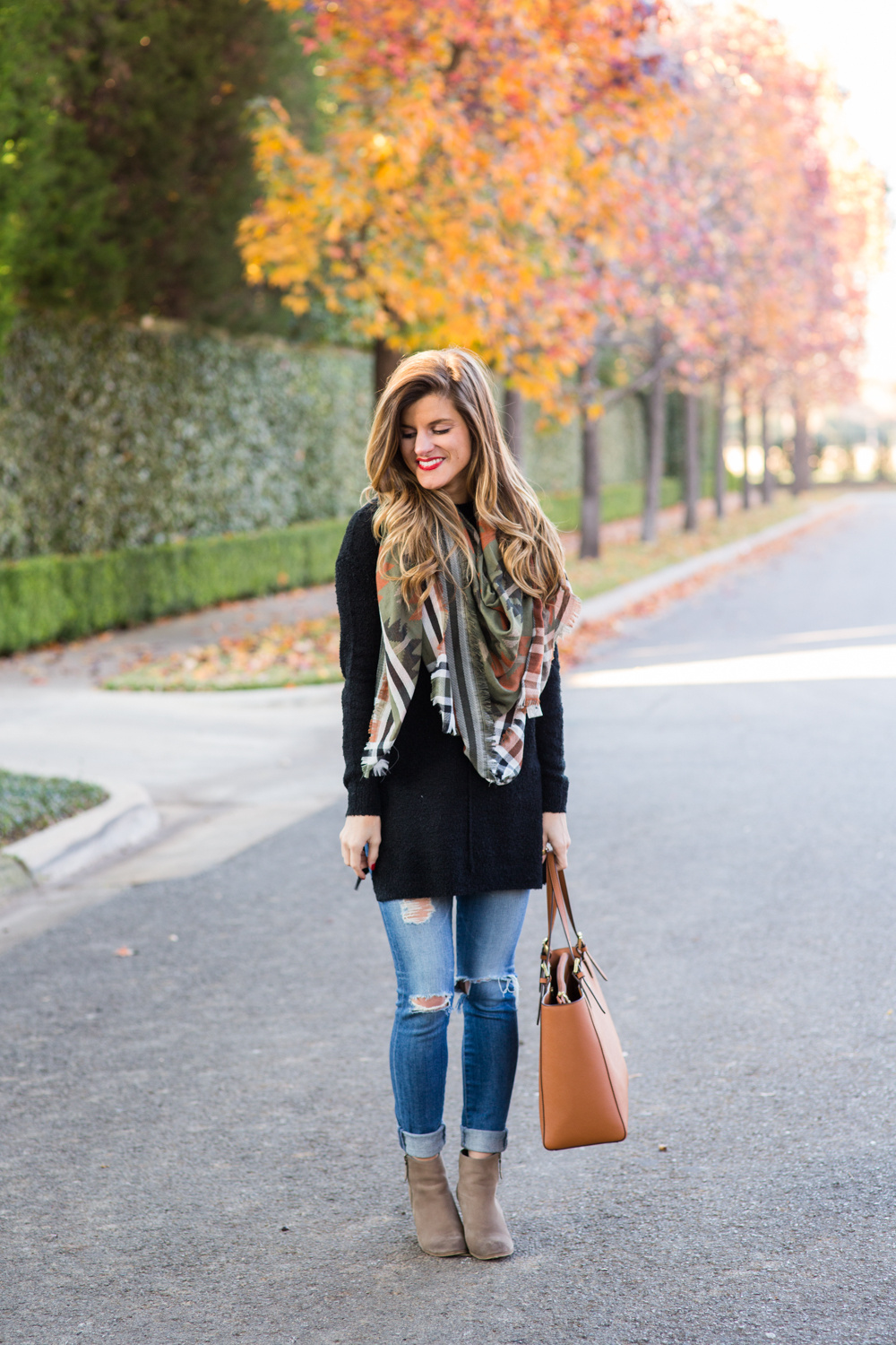Long black tunic, rolled up skinny jeans, ankle booties, casual outfit, running errands outfit, neutral fall outfit, brightontheday 