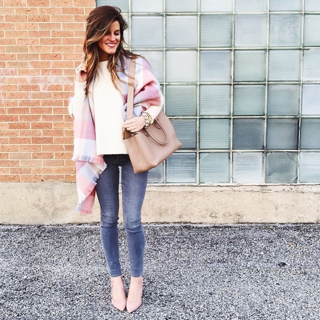 grey skinny jeans, cream sweater, blue suede pink heels, pastel scarf, brightontheday