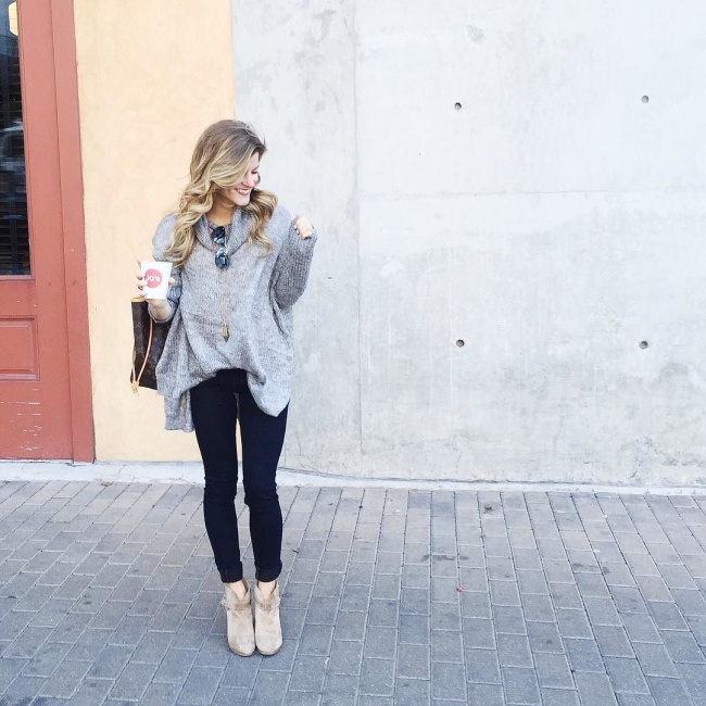 brightontheday instagram wearing oversized grey sweater with jeans and booties 
