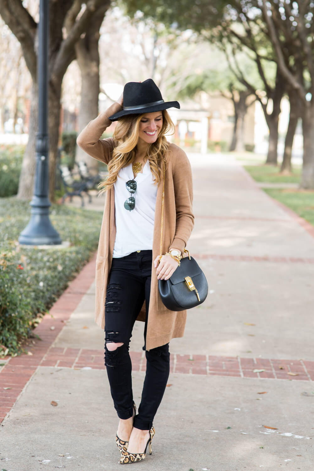 long camel cardigan, black distressed jeans, fancy white tshirt outfit, transitional fall outfit, leopard heels, how to wear leopard outfit, black chloe drew bag, black floppy hat