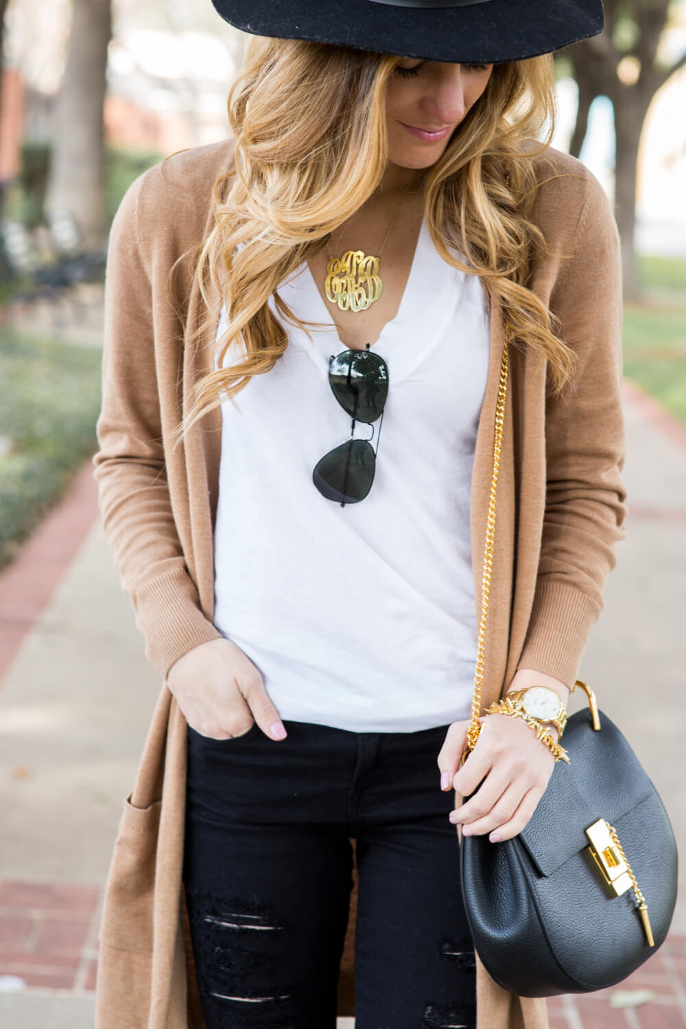detailed shot, dressed up white t shirt, long camel cardigan, black chloe drew bag, black aviators, cool fall outfit, transitional outfit, loose curls, black floppy hat