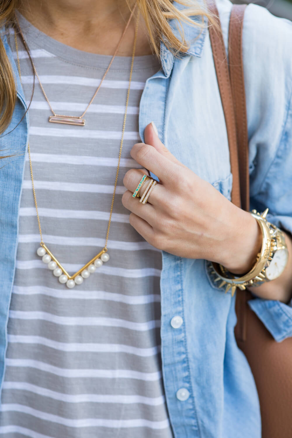 brighton the day blog detail accessories shot featuring kendra scott stacked rings, kendra scott rose gold bar necklace and baublebar long pearl necklace