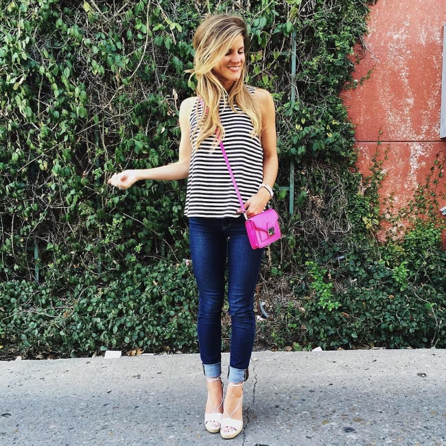 brightontheday pairing striped swing top with dark was denim and pink cross body 