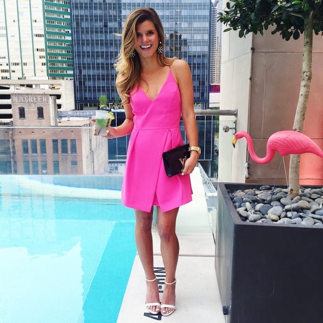 brightonkeller wearing hot pink dress and black starburst earrings on joule hotel rooftop at reward style party