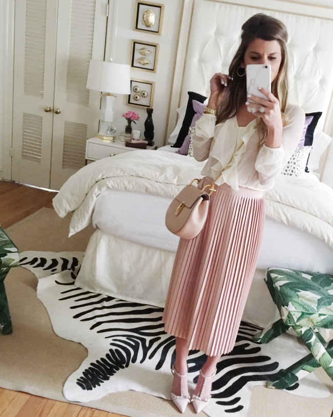 @brightonkeller mirror selfie before brunch Saturday in blush pink pleated midi skirt and ruffle crop top blouse