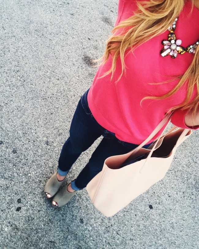@brightonkeller instagram photo wearing coral 3/4 sleeve sweater, statement necklace, peep toe wedges, blue jeans and perry tote in blush pink