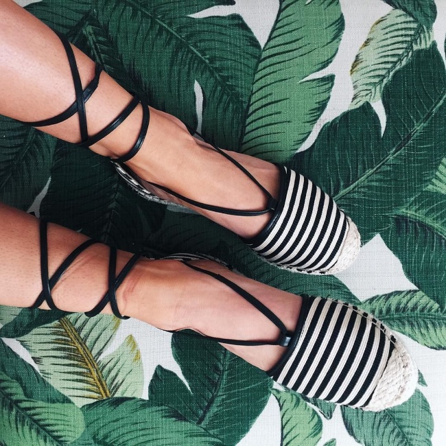 brighton keller wearing sole society black and white stripe lace up esapdrilles over banana leaf beverly hills hotel uphostery
