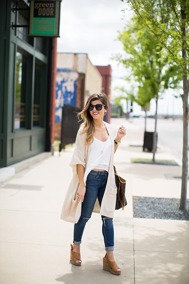 Brighton the day styling long cream sweater with white camisole and skinny jeans