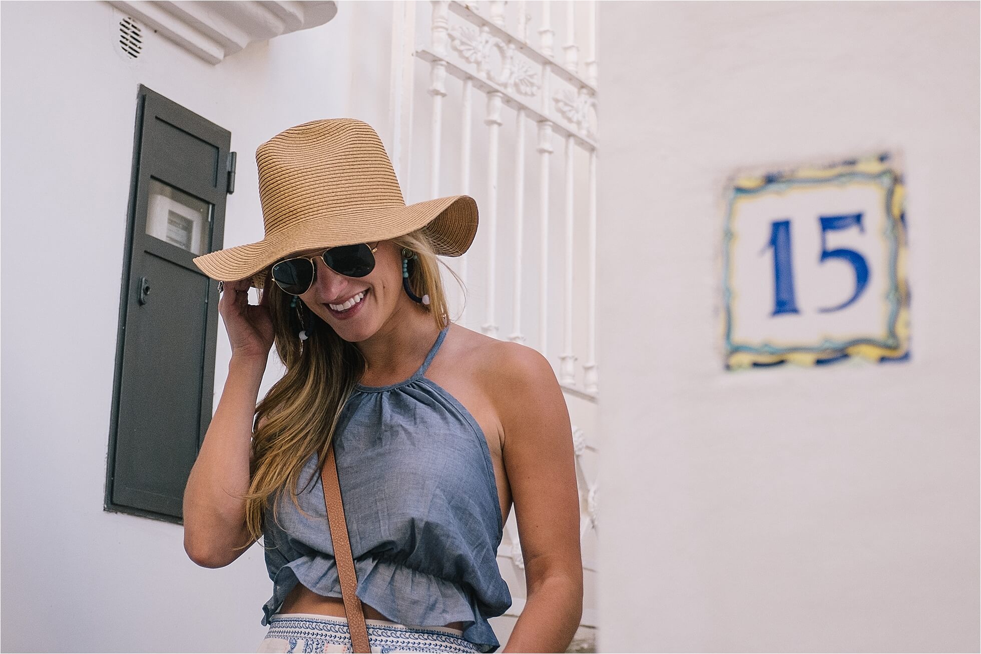 brighton keller wearing madewell sun hat with peplum chambray crop top capri italy summer outfit