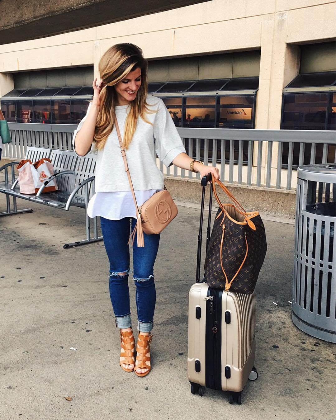travel outfit sweatshirt and booties