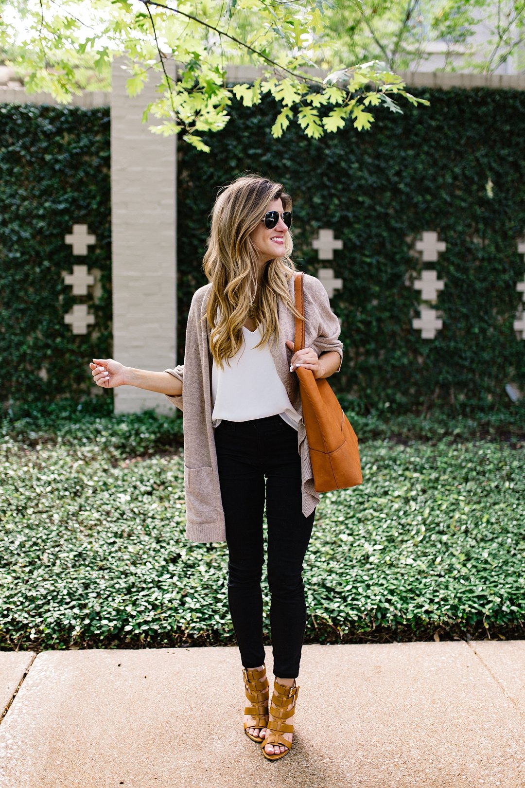 black jean outfit idea // transitional outfit idea // cute outfit with black jeans // black jeans outfit // cardigan outfit // brightontheday wearing black and brown combination for transitional fall outfit