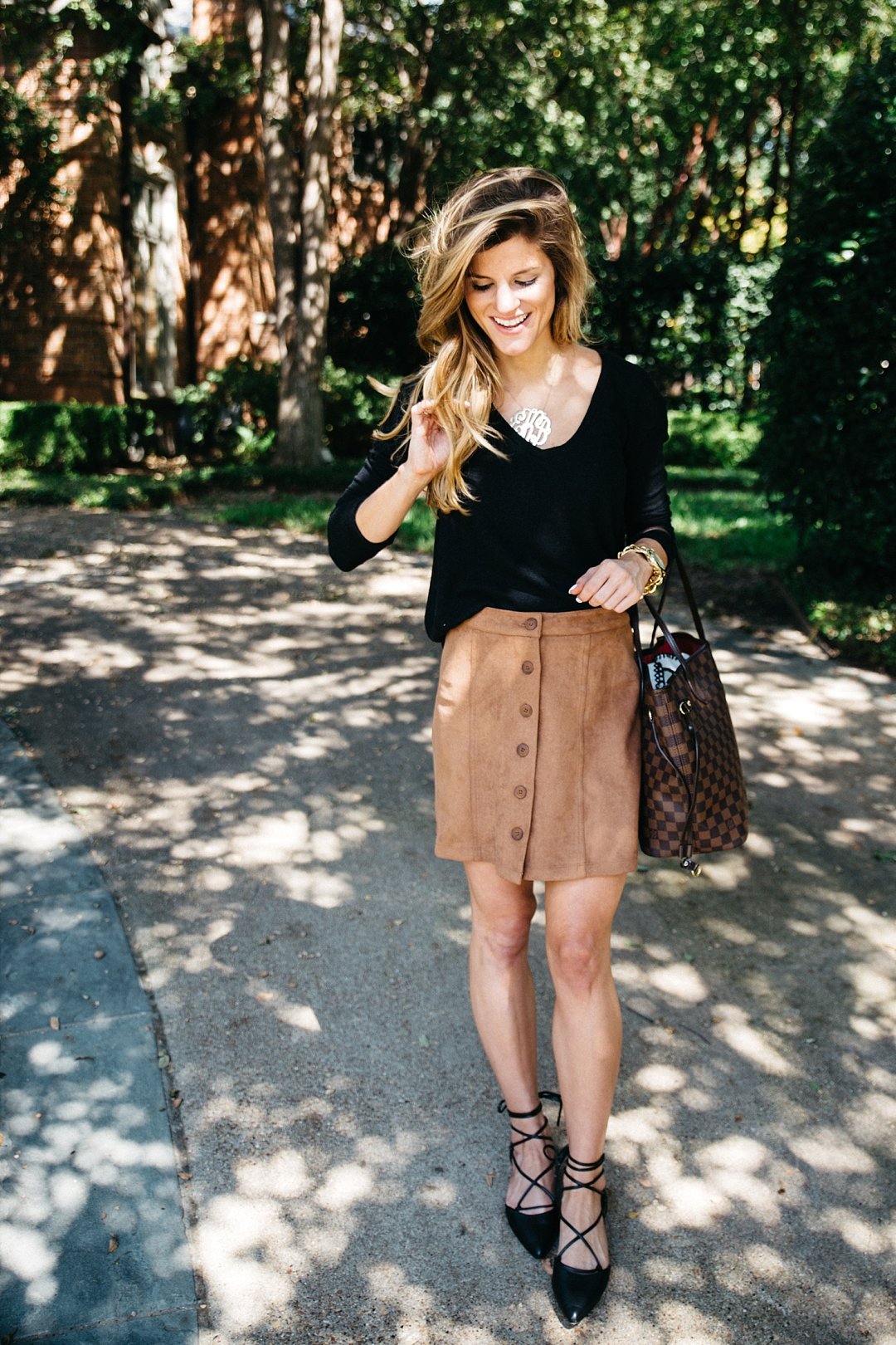 suede skirt, black sweater, black lace up flats, fall outfit