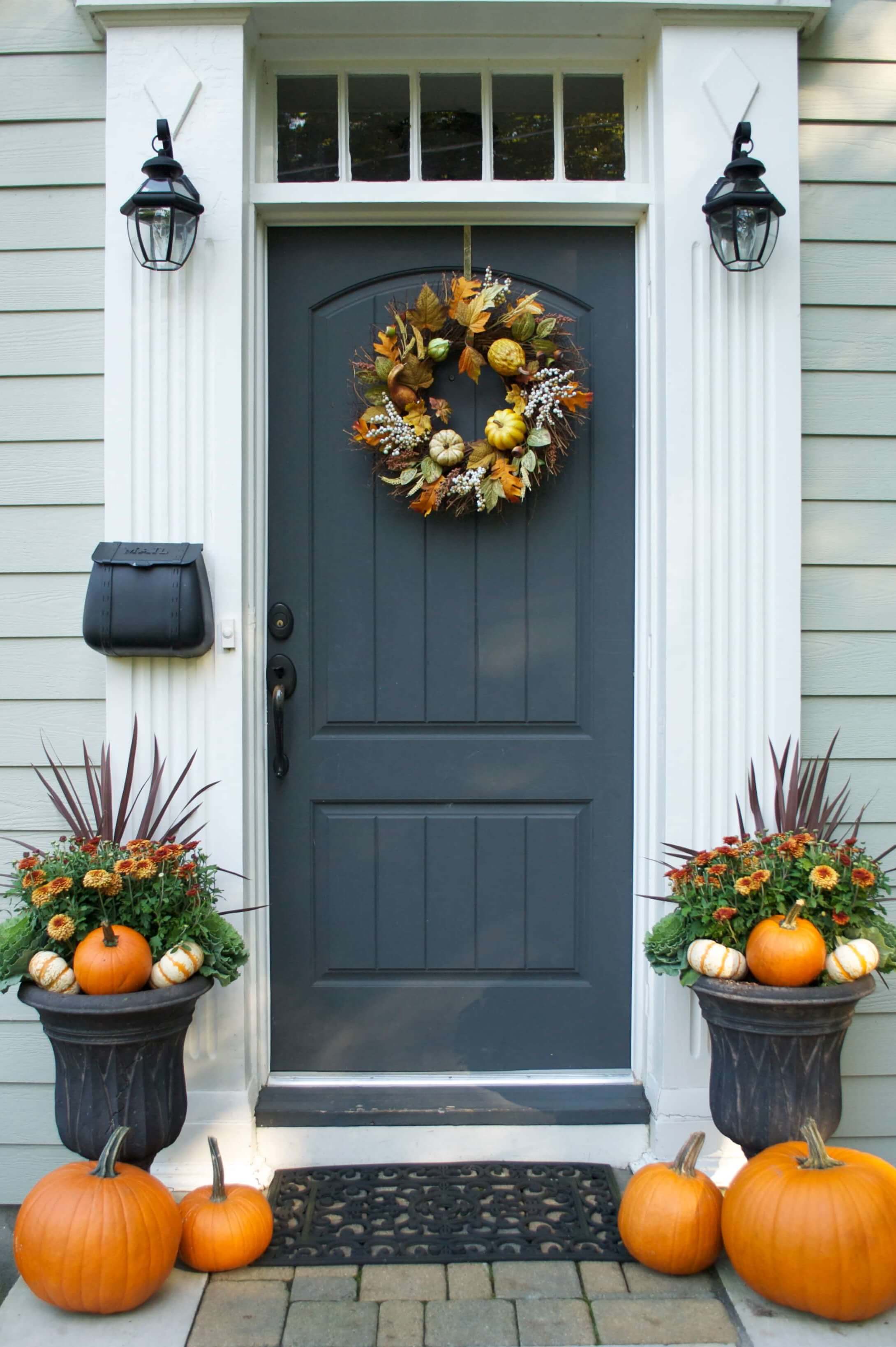 chic fall decor ideas - decorate your door 