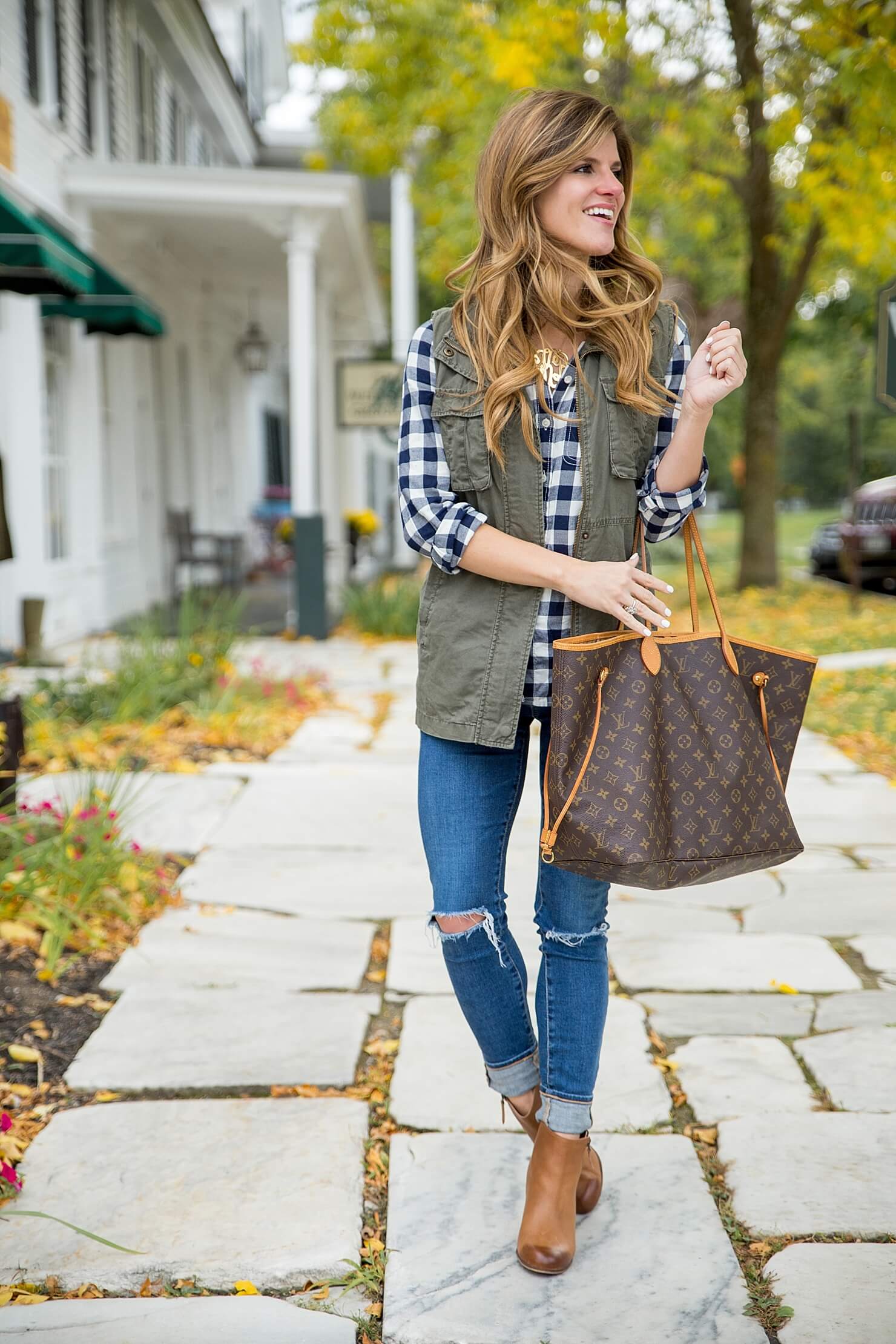 gingham shirt, rolled up jeans, cognac ankle booties, rolled jeans and booties, gingham shirt and utility vest, LV neverfull monogram tote GM, fall outfit