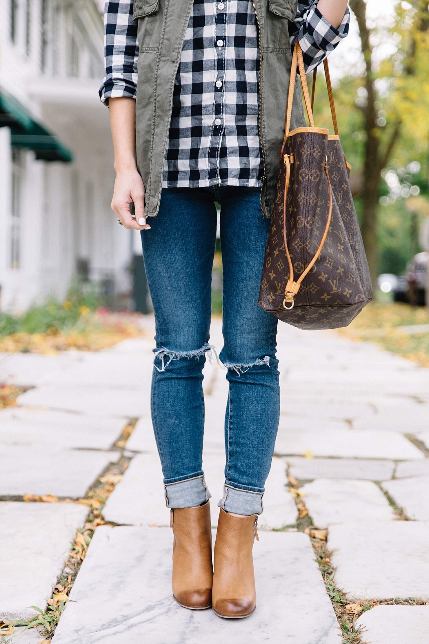 gingham shirt, rolled up jeans, cognac ankle booties, rolled jeans and booties