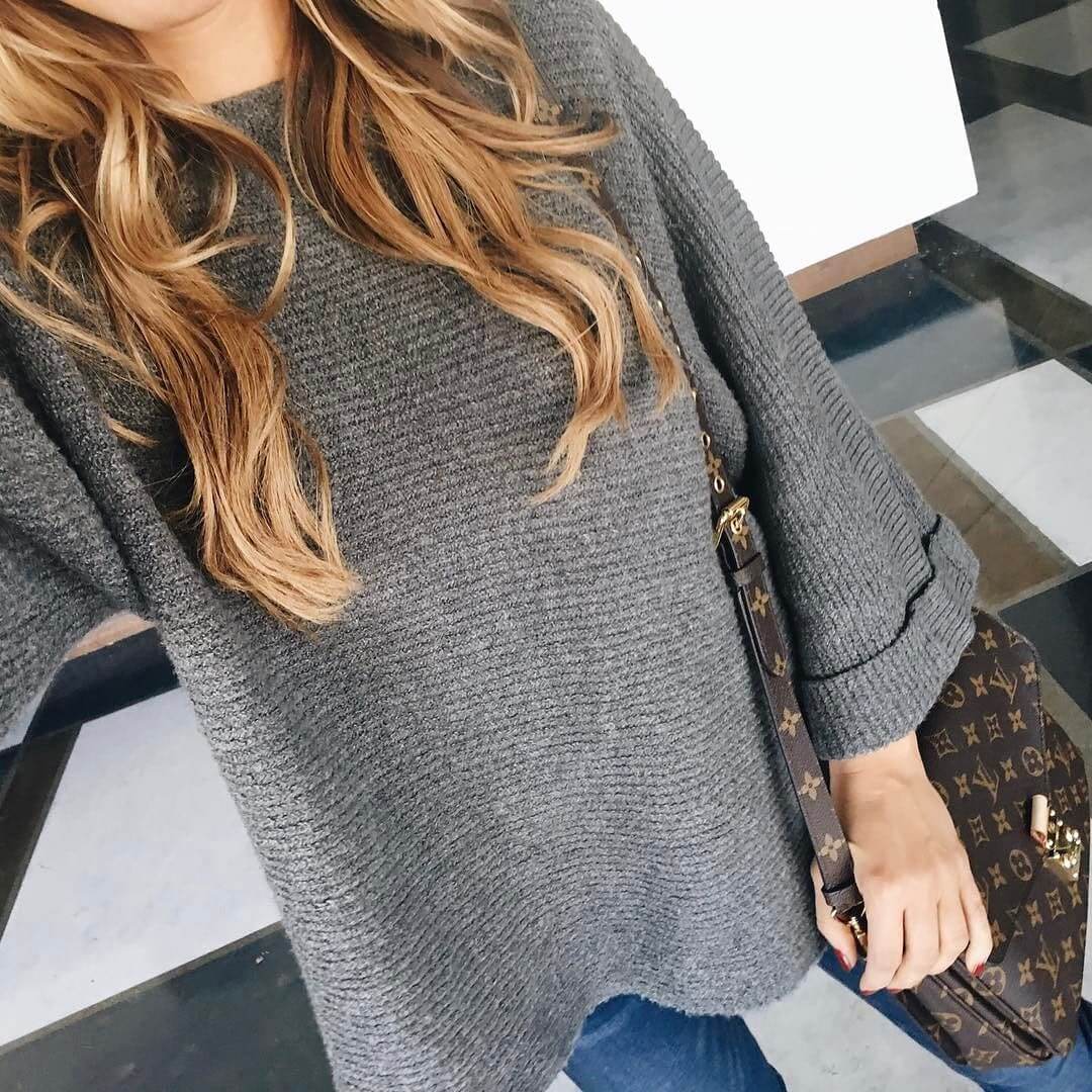 brighton the day grey chunky sweater selfie, jeans, lv bag 