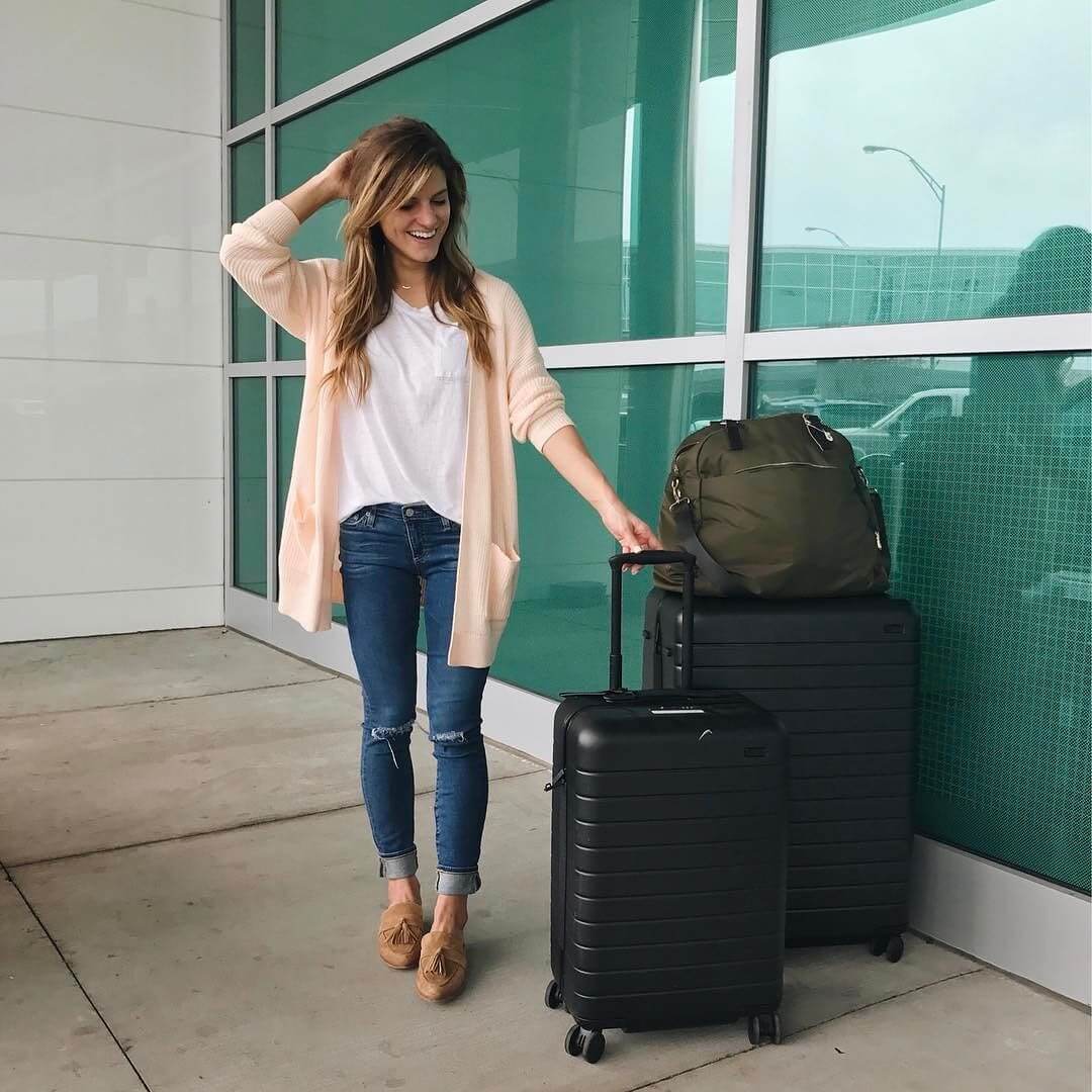 travel outfit with lightweight cardigan and white tee with distressed jeans