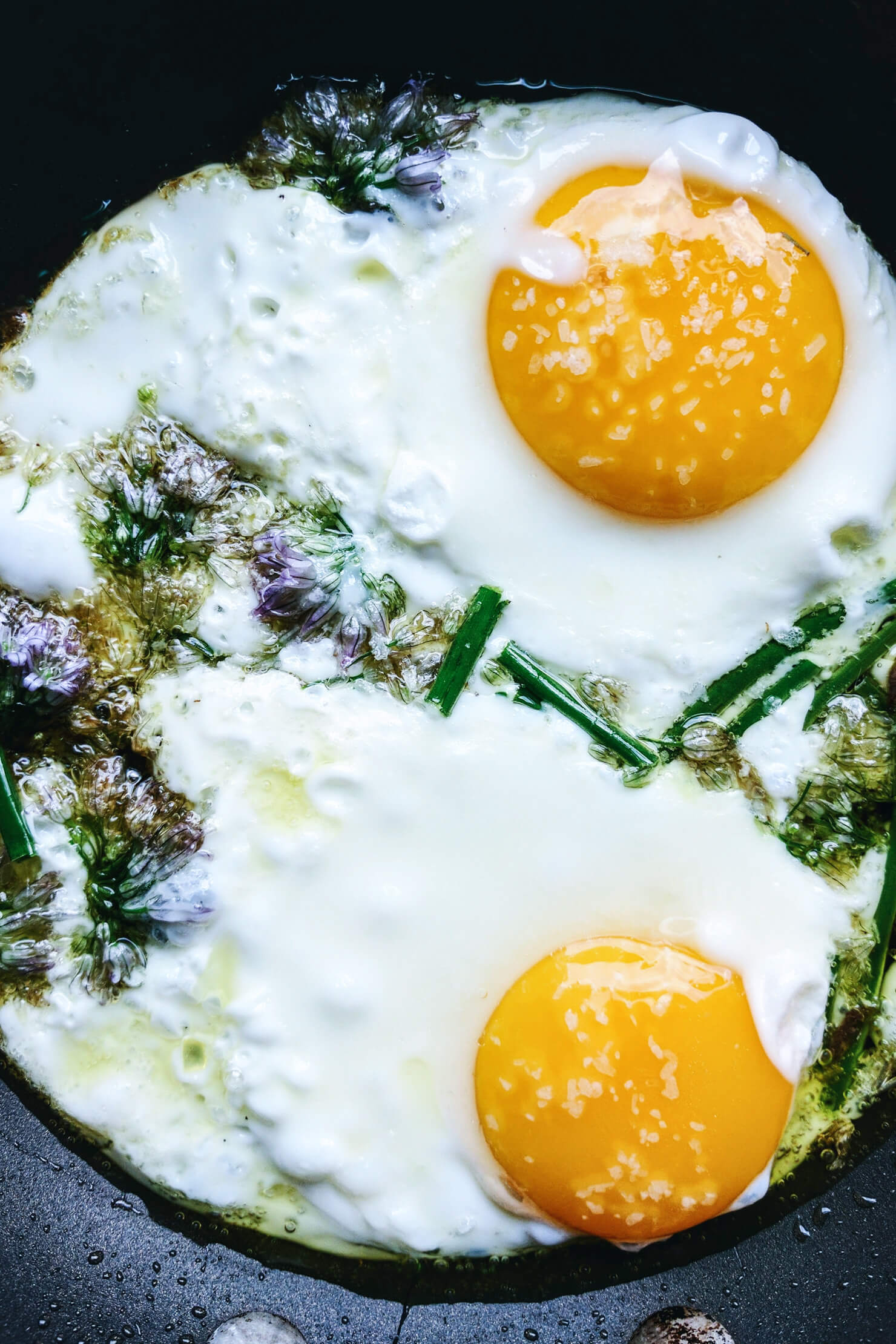 vegetarian breakfast ideas, Eggs with Chive Blossoms