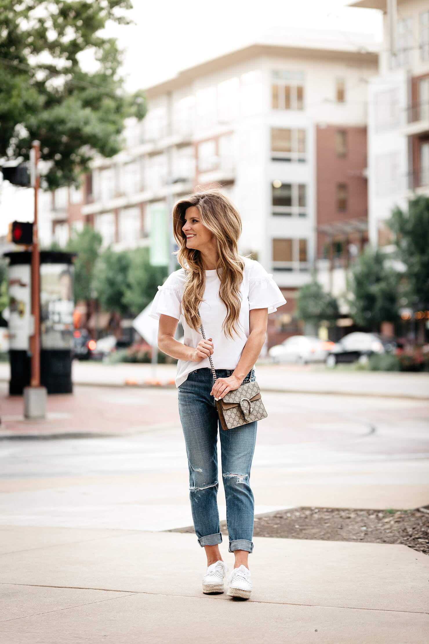 white ruffle sleeve tshirt with jeans -7