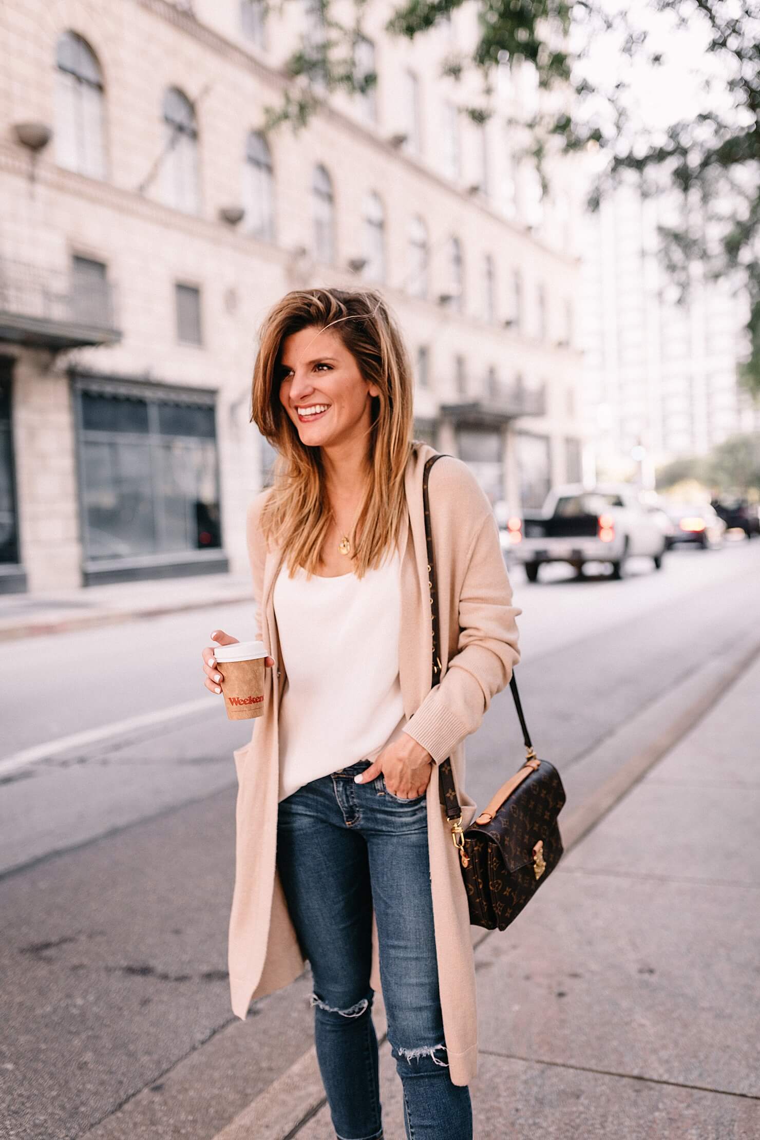 fall outfit, long cream cardigan, white tank, rolled up jeans and brown suede booties 22