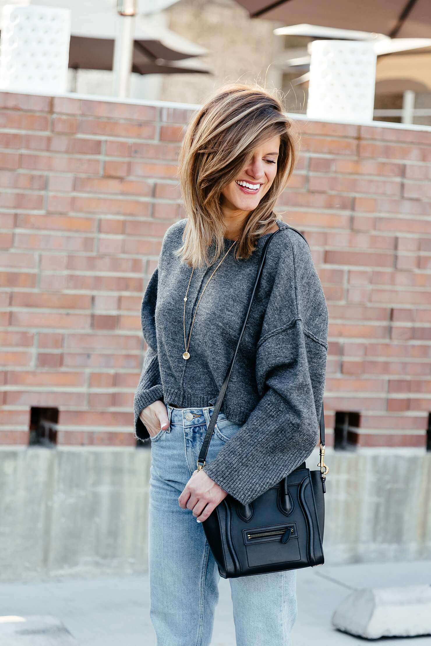 grey cropped sweater, mom jeans. and black kitten heel // how to style crop sweaters