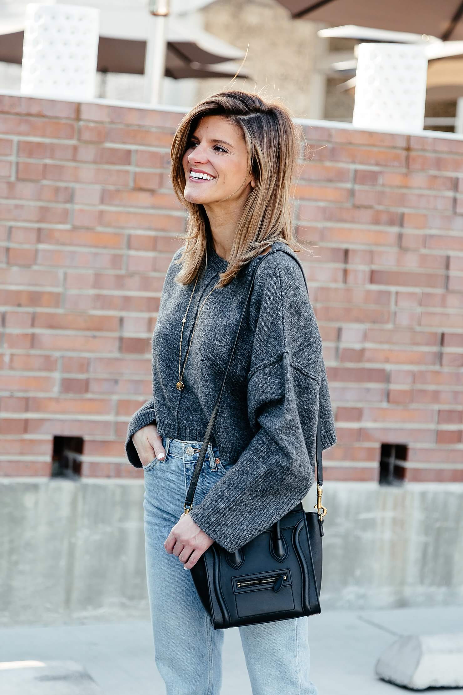 grey cropped sweater, mom jeans. and black kitten heel // how to style crop sweaters