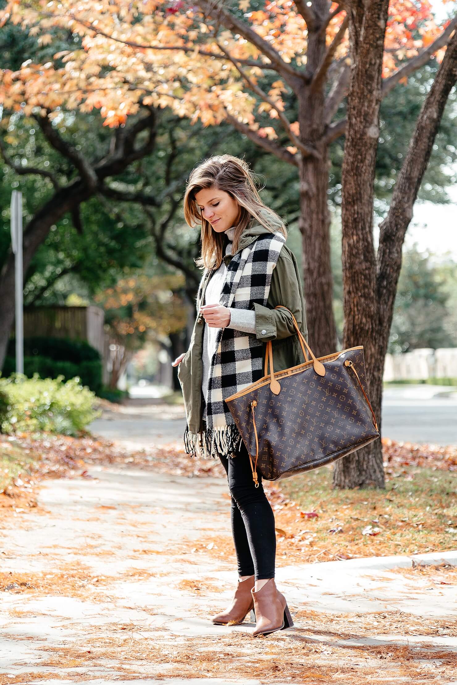 black leggings outfit with grey tunic, scarf, brown booties 4
