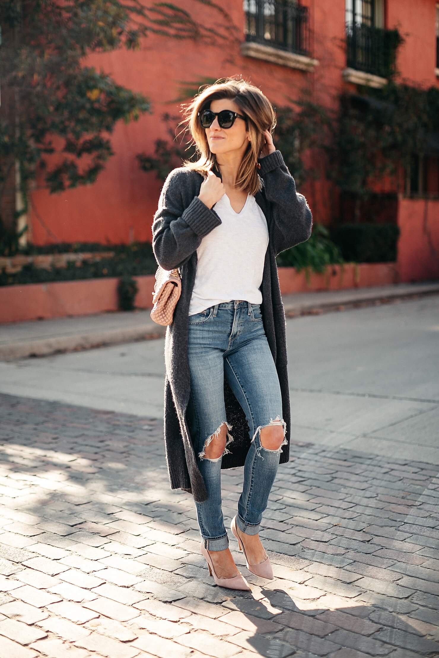 long grey duster outfit with white Monrow tee and Levi's high-rise 721 denim, dee keller portia pumps in pink suede