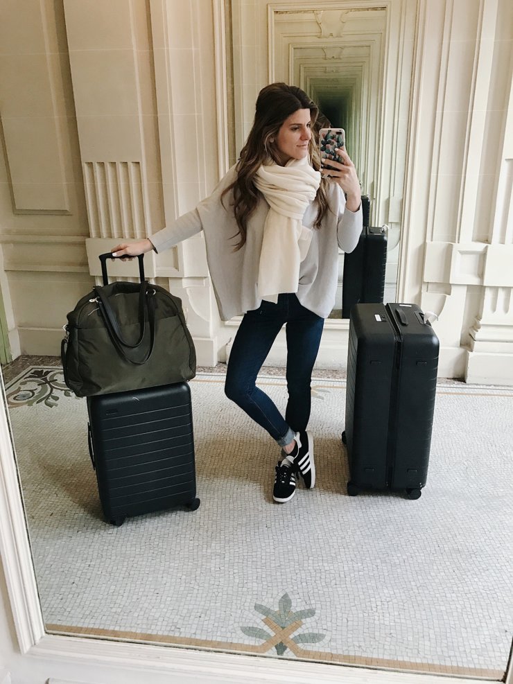 black jeans, sneakers, cashmere scarf, oversized sweater, travel look, travel outfit,