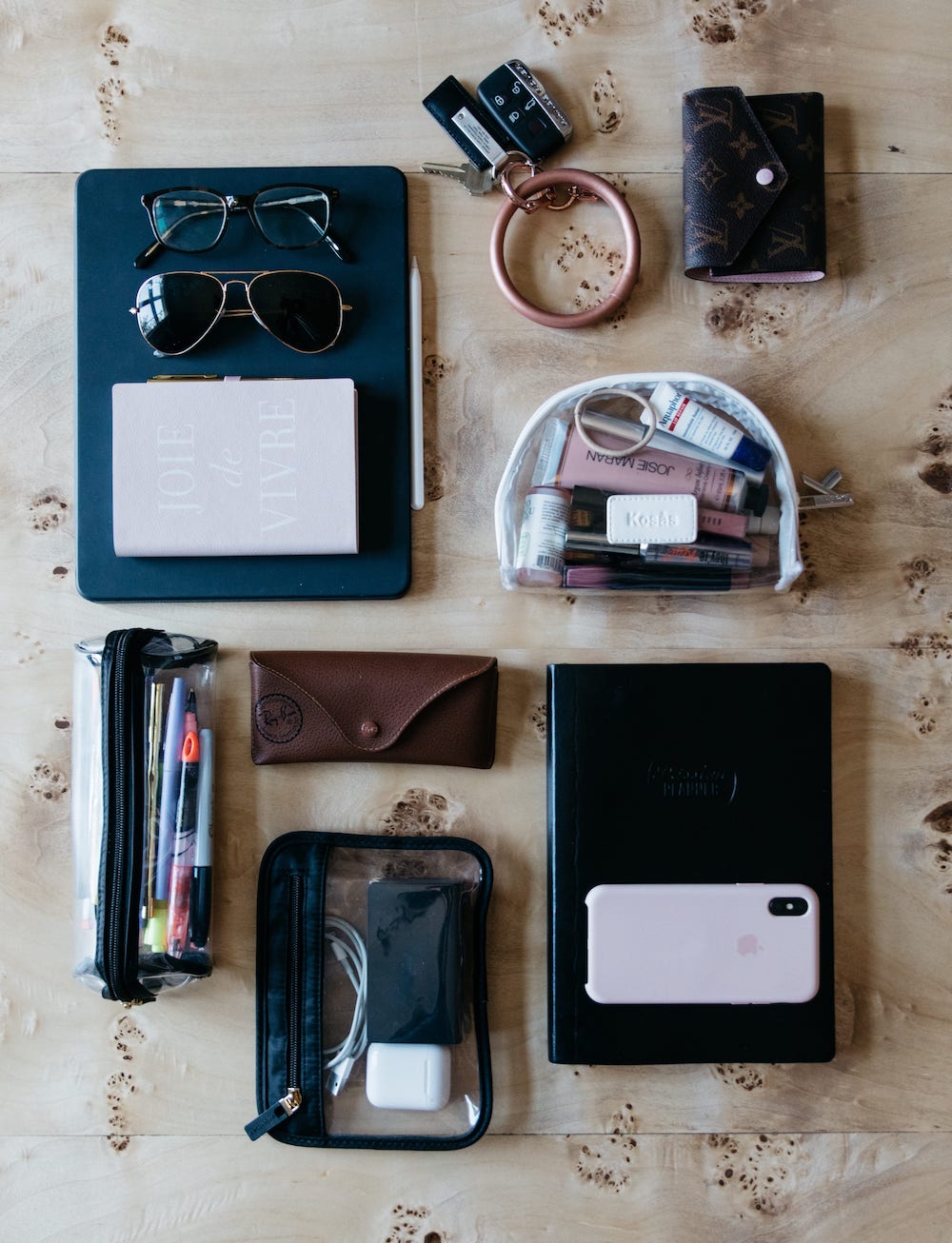What's in Your Bag? Top 10 things to Keep in Your Purse - Derek