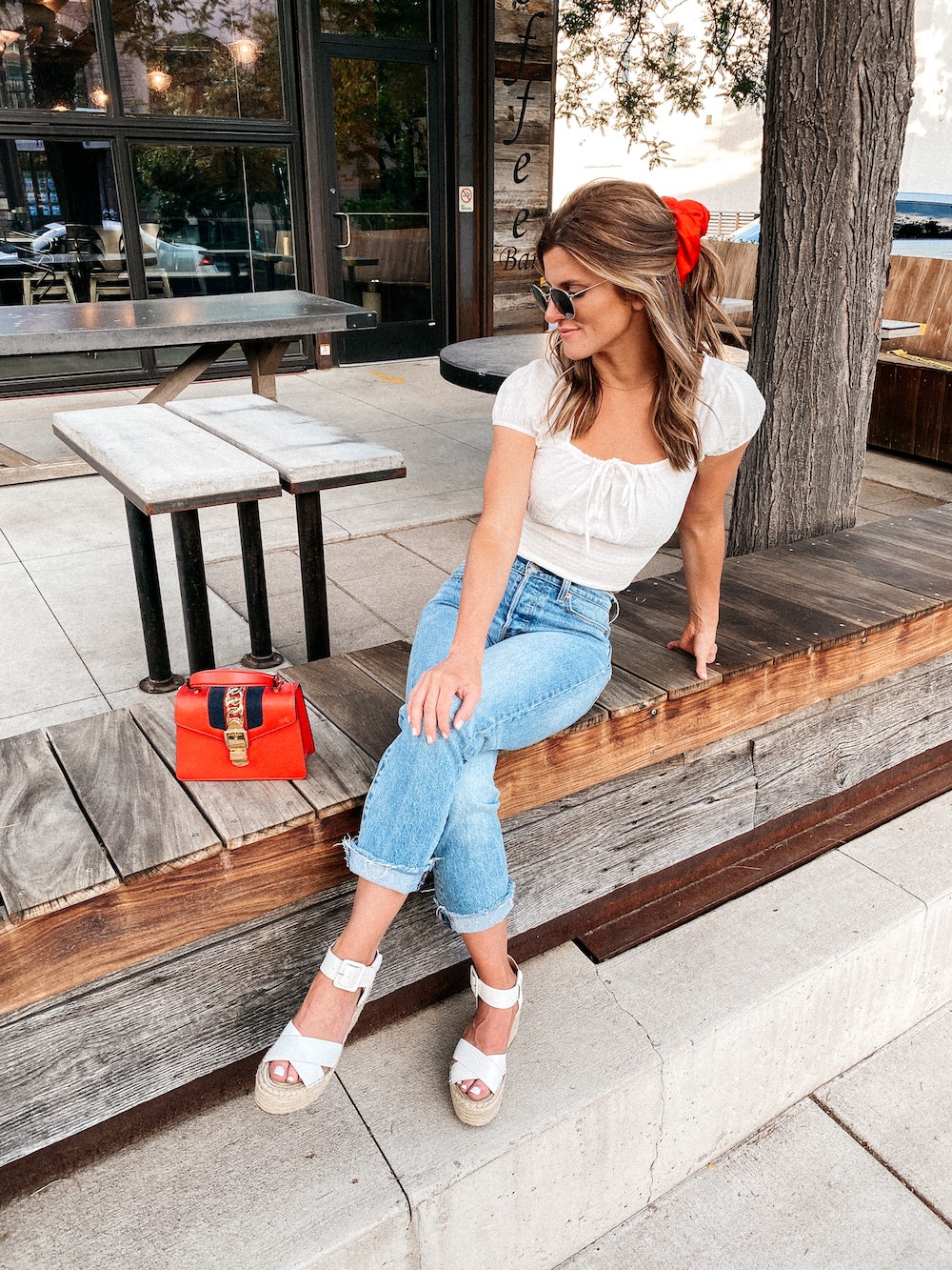 fourth of July outfit idea, white top with Levis wedgie jeans with platform sandals