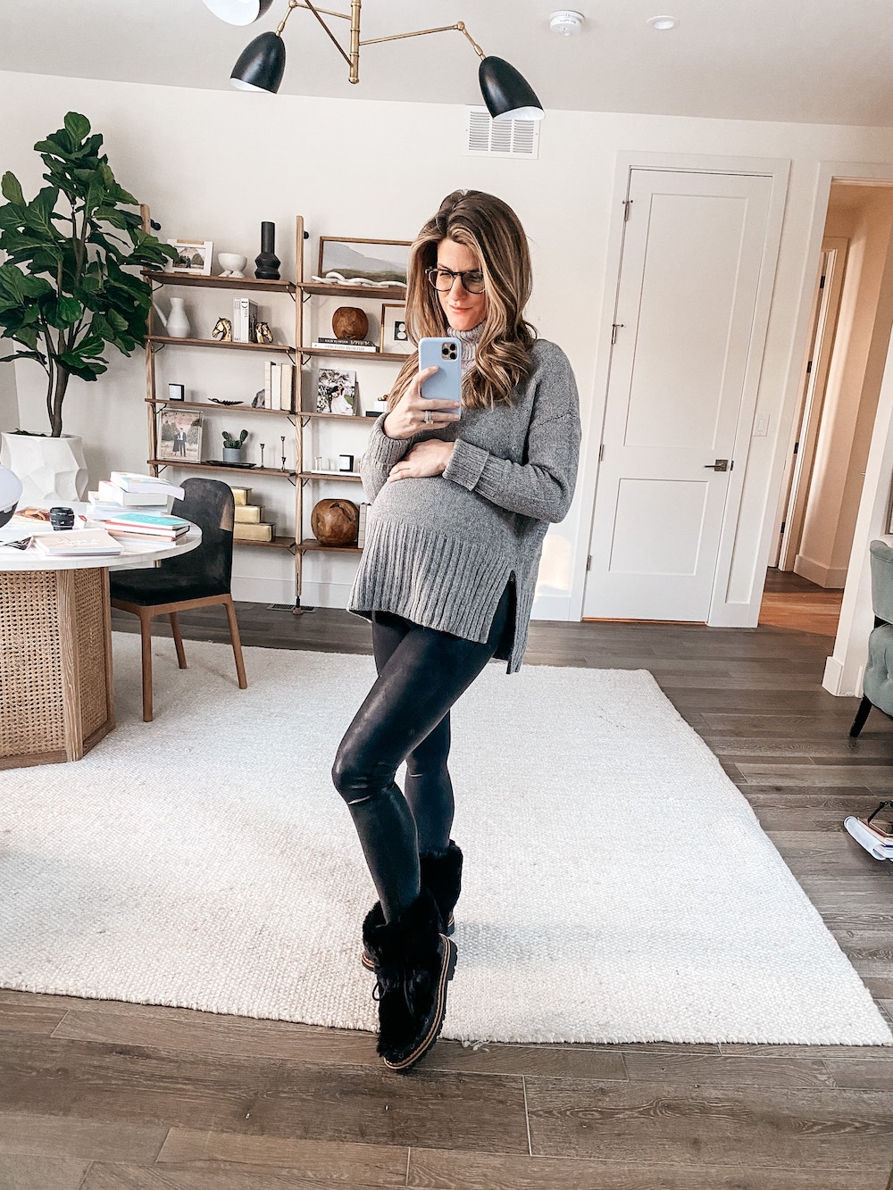 28 weeks pregnant, faux leather leggings, winter pregnancy outfit